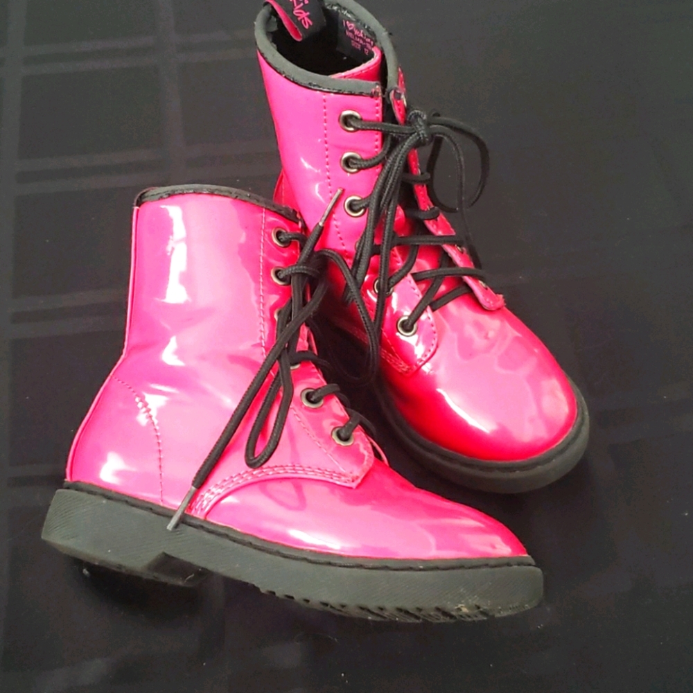 Combat boots